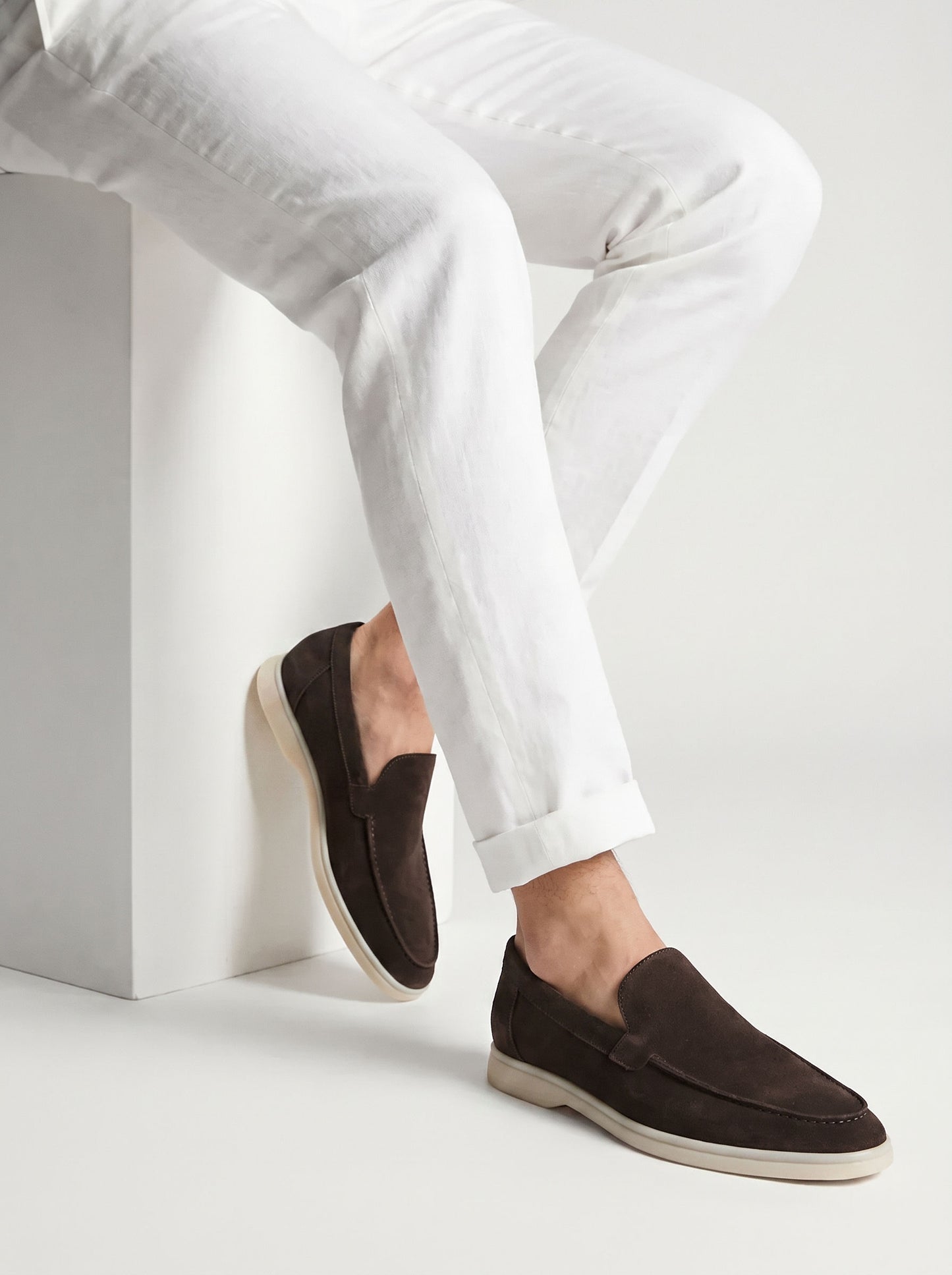 AMALFI Mocasines Náuticos Talisman de Ante Premium, Gris Cálido