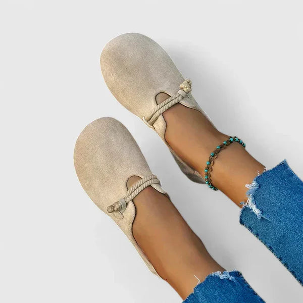 Mocasín ligero ALBA de Valeria Mont para mujer, disponible en beige y negro