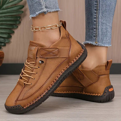 https://ik.imagekit.io/c2dr4dawp/https%3A%2F%2Fcdn.shopify.com%2Fs%2Ffiles%2F1%2F0676%2F7502%2F9704%2Ffiles%2FMia_-_Comfortabele_Orthopedische_Sneakers_2.jpg%3Fv%3D1757379593?tr=f-jpg