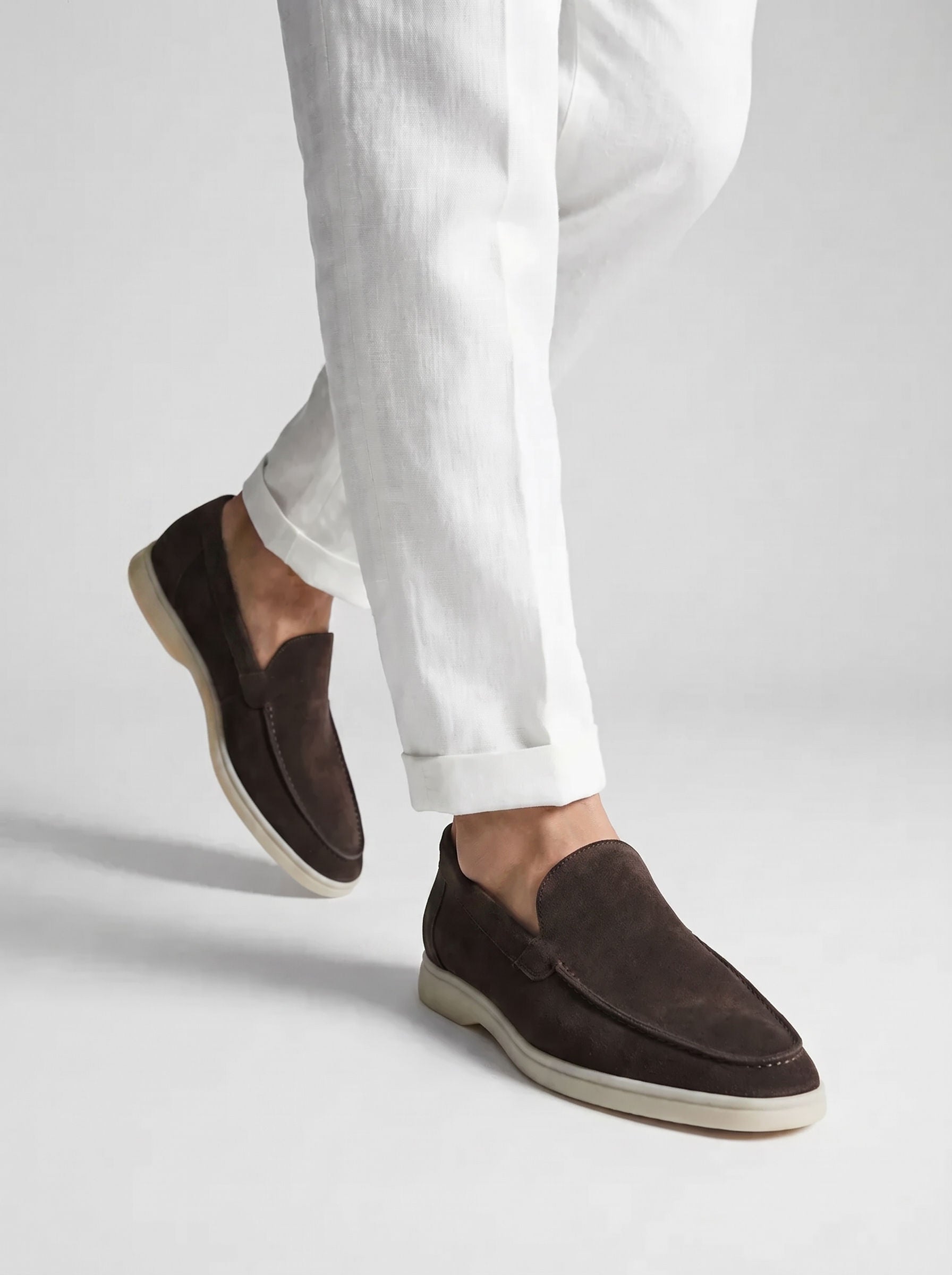 AMALFI Mocasines Náuticos Talisman de Ante Premium, Gris Cálido