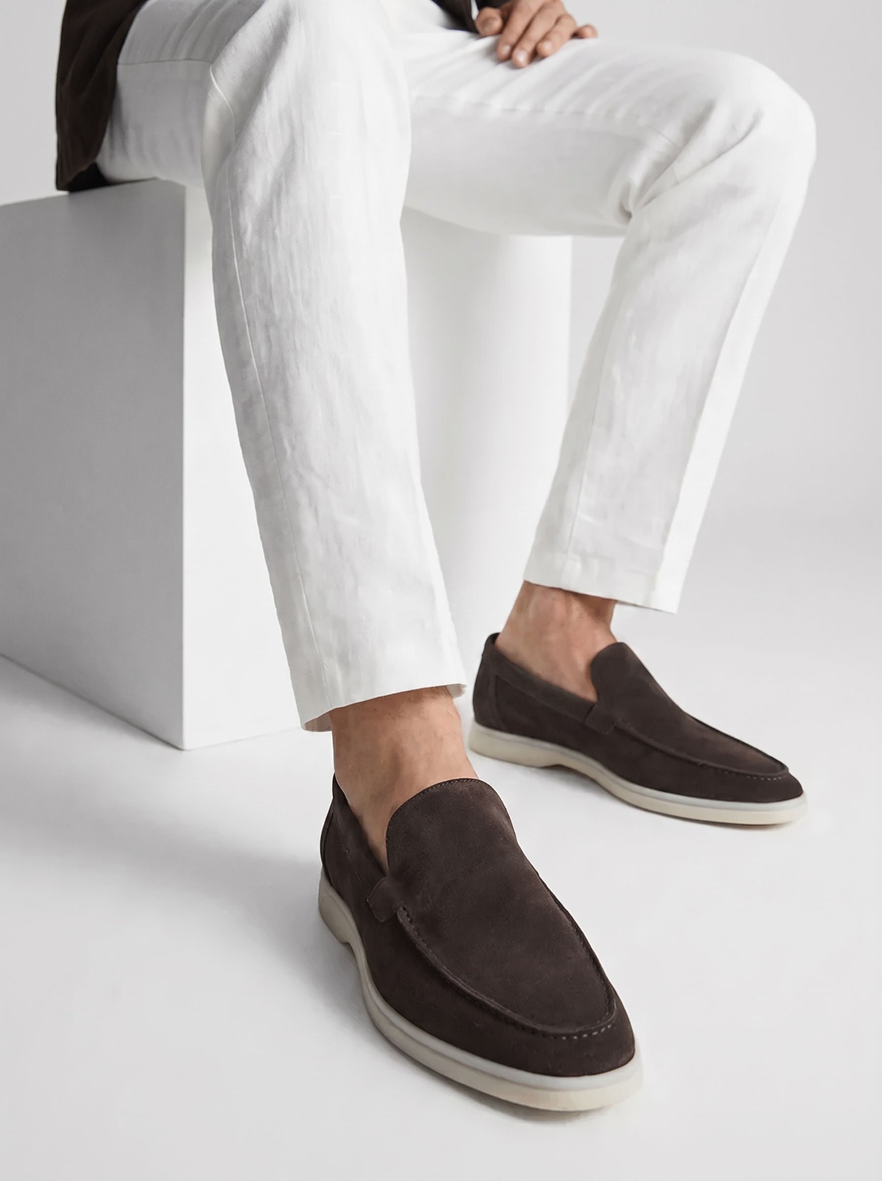 AMALFI Mocasines Náuticos Talisman de Ante Premium, Gris Cálido