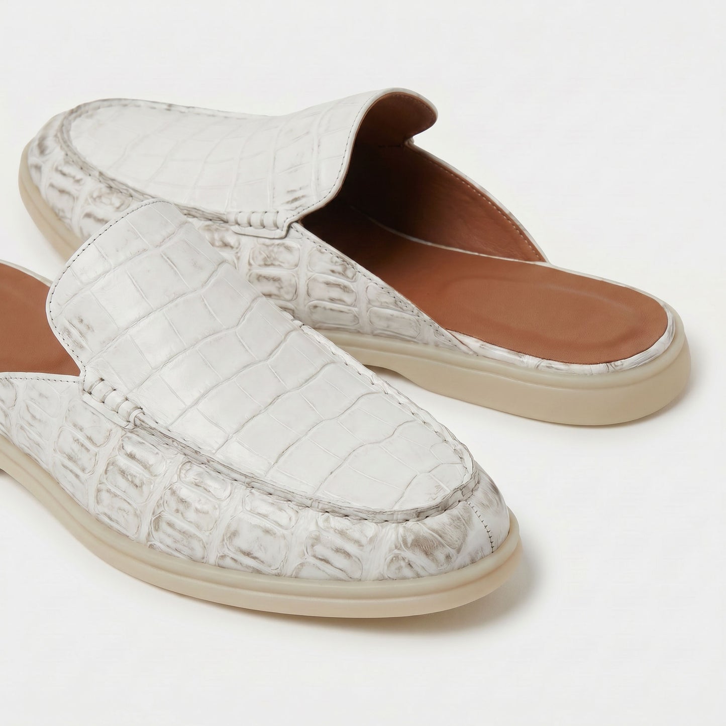 The Aurea Visconti Yacht Mules con Grabado de Cocodrilo