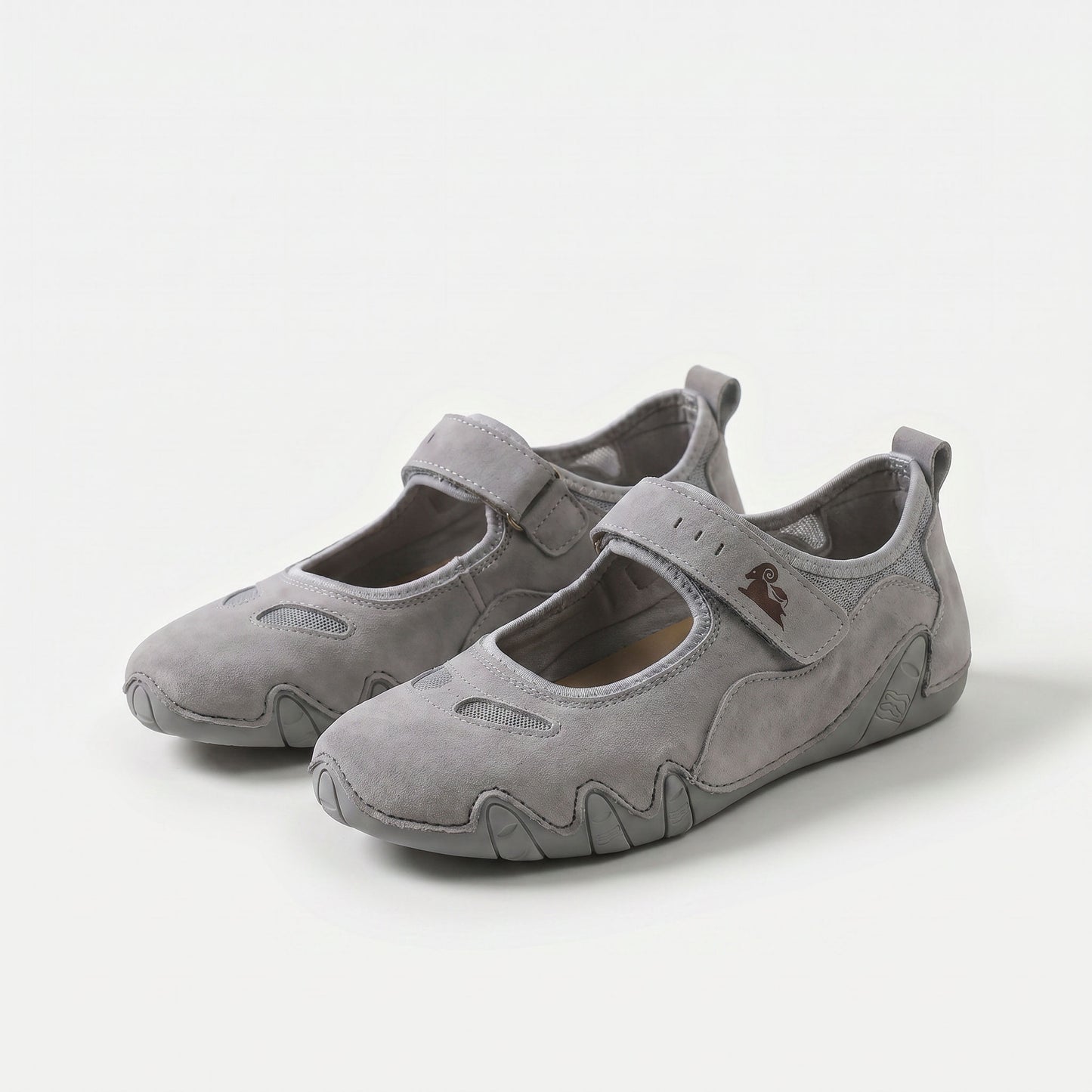 https://ik.imagekit.io/c2dr4dawp/https%3A%2F%2Fcdn.shopify.com%2Fs%2Ffiles%2F1%2F0895%2F7870%2F1129%2Ffiles%2Fnovi-lightweight-comfort-ballet-flat-for-relaxed-summer-days-grey-1.png%3Fv%3D1779376069?tr=f-jpg